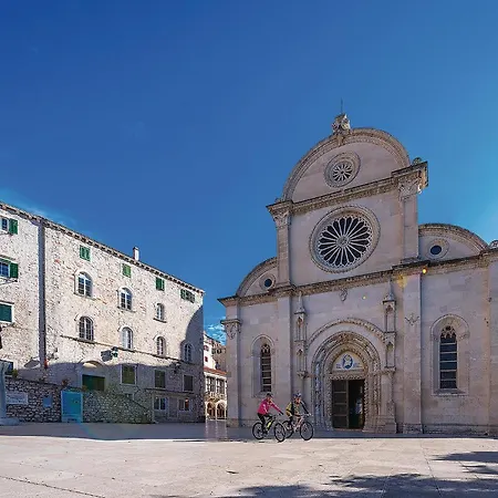 2 Bedroom In Dom wakacyjny Brodarica (Sibenik-Knin)