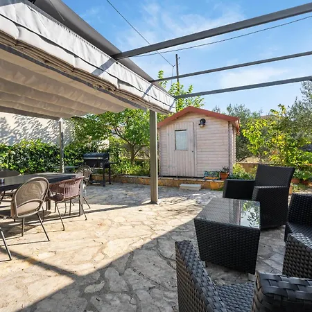 Ferienhaus 2 Bedroom In Brodarica (Sibenik-Knin)