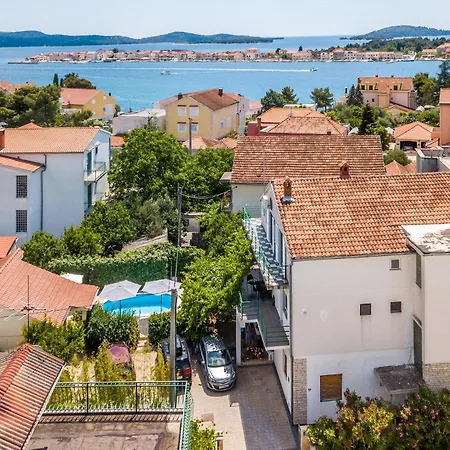 Feriehus 2 Bedroom In Brodarica (Sibenik-Knin)