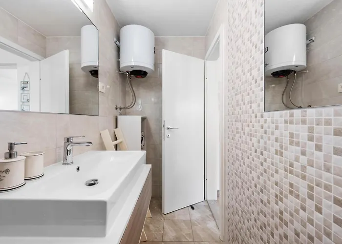 2 Bedroom In בית נופש *