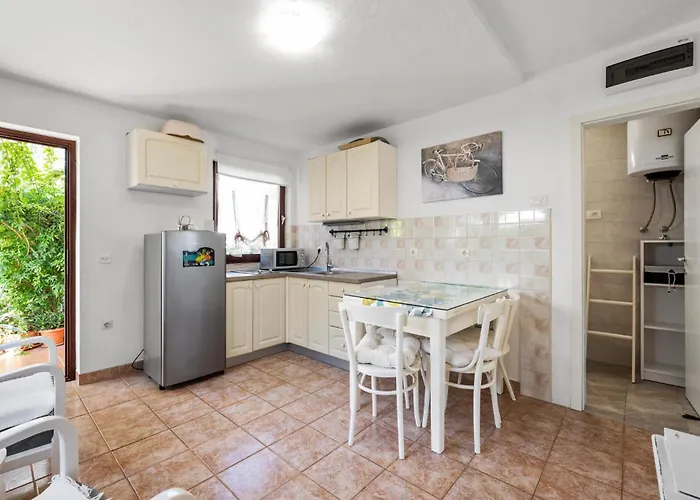 בית נופש 2 Bedroom In ברודאריצה